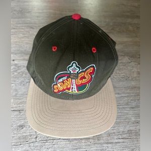 Mitchell and Ness Seattle SuperSonics leather strapback